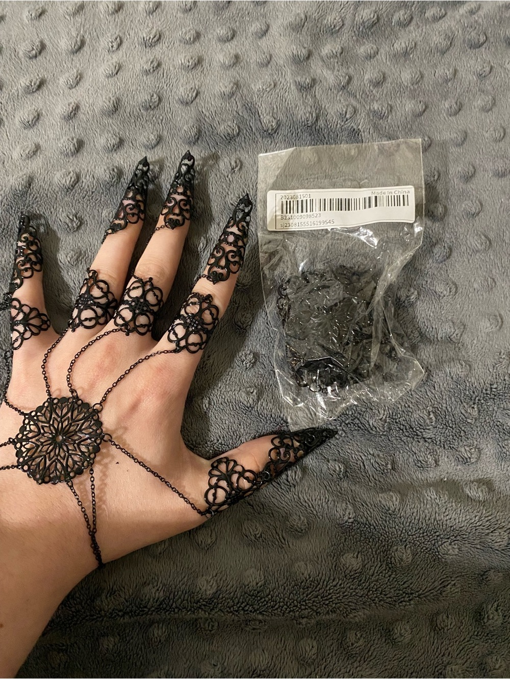 Black Filigree Hand Chain Bracelet with Finger Rings - Picture 4 of 4